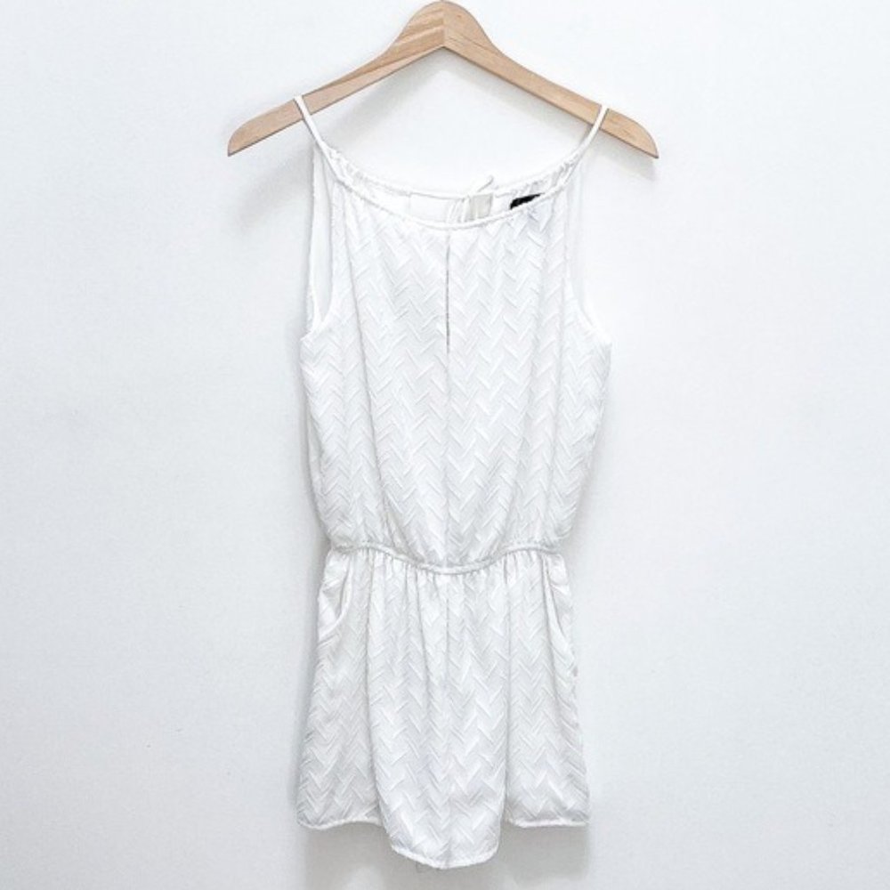 AQUA White Romper Textured Keyhole Neckline Sz S